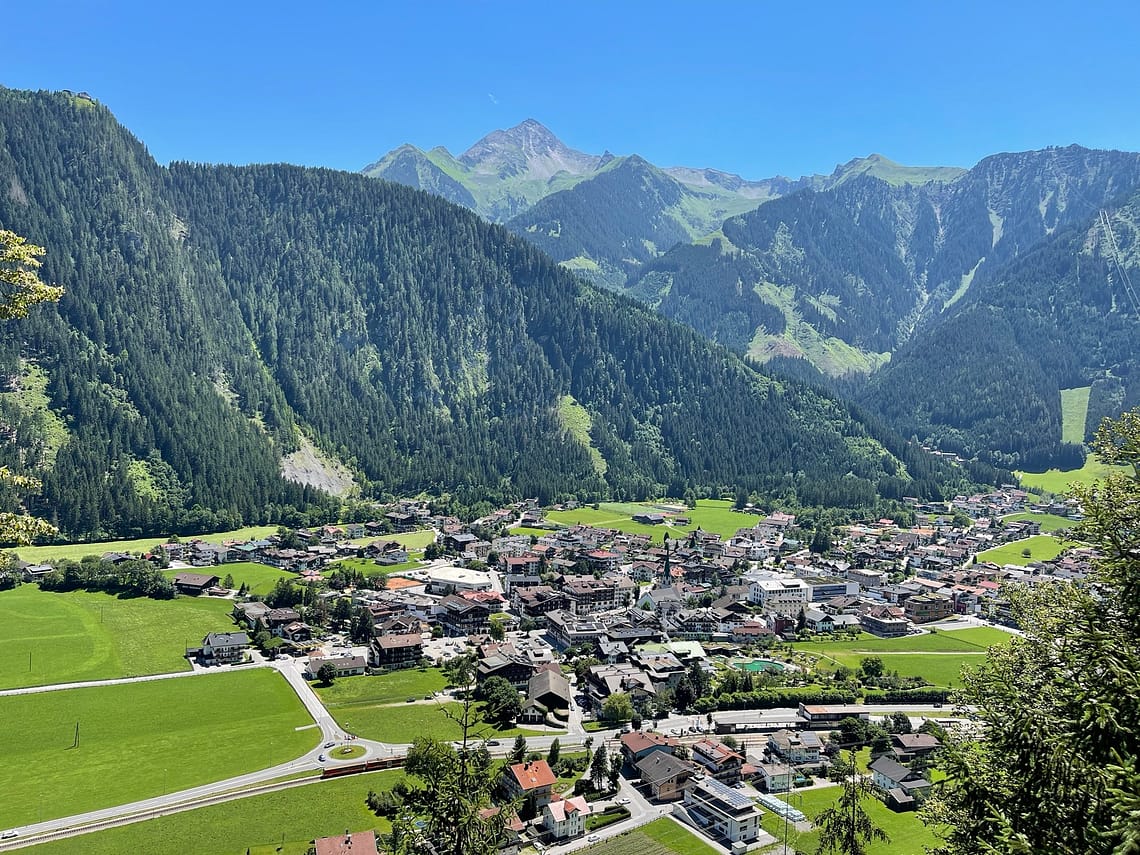 Wanderung zum Gasthaus Zimmereben - schönste Aussicht über Mayrhofen Mayrhofen, Mayrhofen wandern, wandern Mayrhofen, Mayrhofen Zillertal wandern, wandern Zillertal, Wanderung Zillertal, wandern im Zillertal, leichte Wanderung Zillertal, leichte Wanderung im Zillertal, Zillertal, Wandern mit Kindern im Zillertal, Zimmereben, Gasthaus Zimmereben, Zimmereben Klettersteig, Zimmereben wandern, Zimmereben Wanderweg, zimmereben öffnungszeiten, zimmereben speisekarte, zimmereben zillertal, Zimmereben rundweg, Zimmereben Hütte, Klettersteig Zillertal, Aussicht Mayrhofen, schönste Aussicht Mayrhofen, Mayrhofen von oben, Mayrhofen Klettersteig, Gasthaus Zimmereben Erfahrung, Gasthaus Zimmereben Mayrhofen Kaiserschmarrn, Gasthaus Zimmereben Karte, Ausflug in Mayrhofen, Mayrhofen Zillertal, Mayrhofen Aussicht, Mayrhofen beste Restaurants, Gasthaus Zimmer-eben Speisekarte, Familienklettersteig Zimmereben, Gasthaus Zimmereben Mayrhofen, Mayrhofen Restaurants, Aussicht, Mayrhofen Rundwanderung, Mayrhofen Wanderung, Tirol, Mayrhofen, Wanderung, Gasthaus Zimmereben Klettersteig, Gasthaus Zimmereben, Gasthaus Zimmereben Wanderung, Einfache Wanderung, Mayrhofen Tipps, Zimmereben, Mayrhofen Urlaub, Ausflüge, Gasthaus Zimmereben Essen,