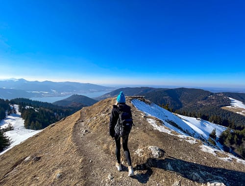 Mit Blick auf den Tegernsee - Wanderung mit Aussicht auf den Gipfel des Baumgartenschneid