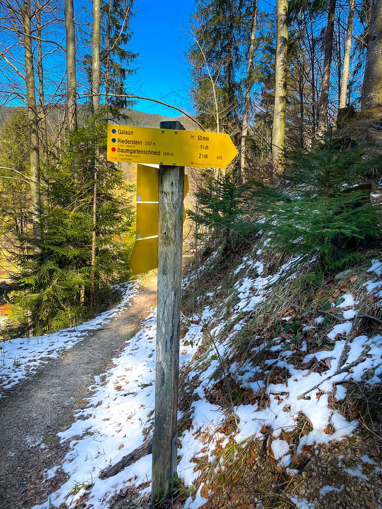 Wegweiser zum Riederstein und Baumgartenschneid