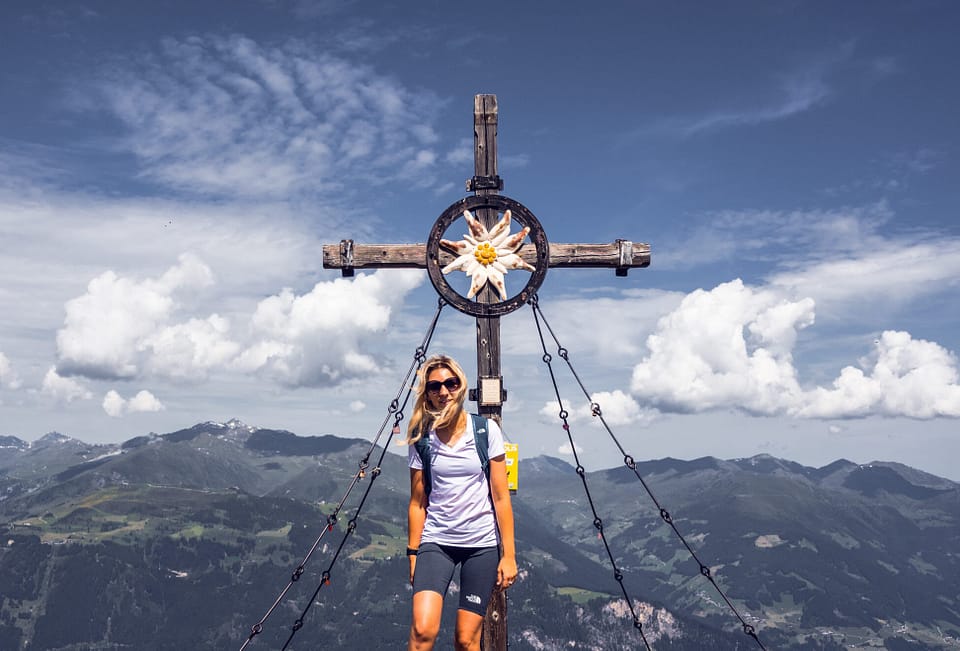 Filzenkogel: Kurze Wanderung mit Aussicht über Mayrhofen im Zillertal, Ahorbahn. ahornsee, ahornbachl, Ahorn im Sommer