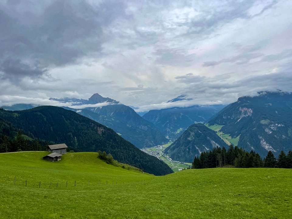 ALMPROMENADE GERLOSSTEIN: WANDERUNG ZUR ALMTRIBÜNE UND ZUM GERLOSKÖGERL – SCHÖNE AUSSICHT ÜBER DAS ZILLERTAL