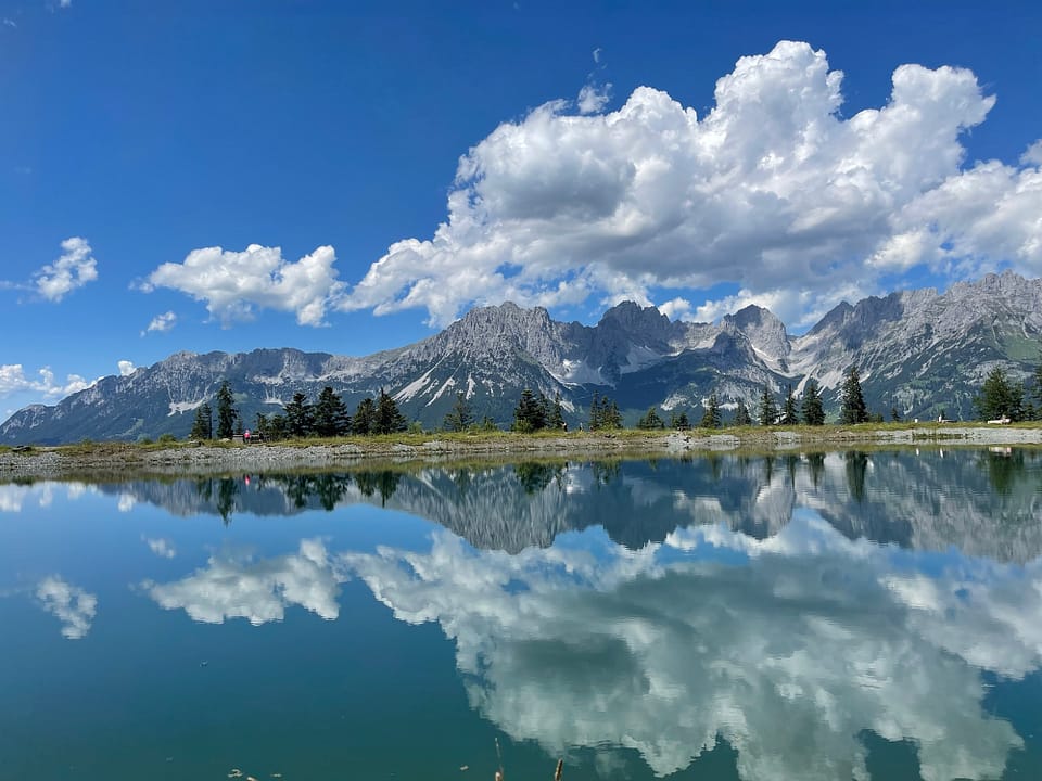 Kaiserkino und Astbergsee: Schöne Aussicht auf den Wilden Kaiser